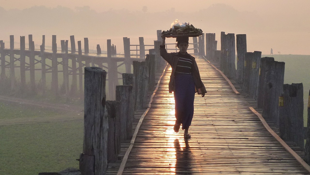 u-bein-bridge-181812_1280