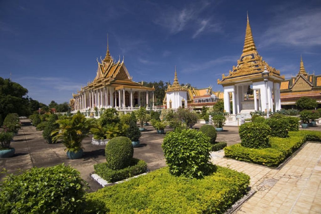 royal-palace-and-silver-pagoda-in-phnom-penh-cambodia